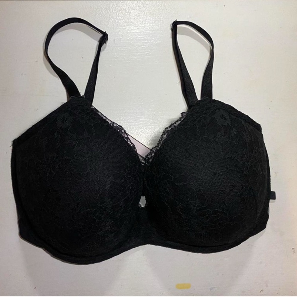 Victoria’s Secret Elegant Black Lace Bra